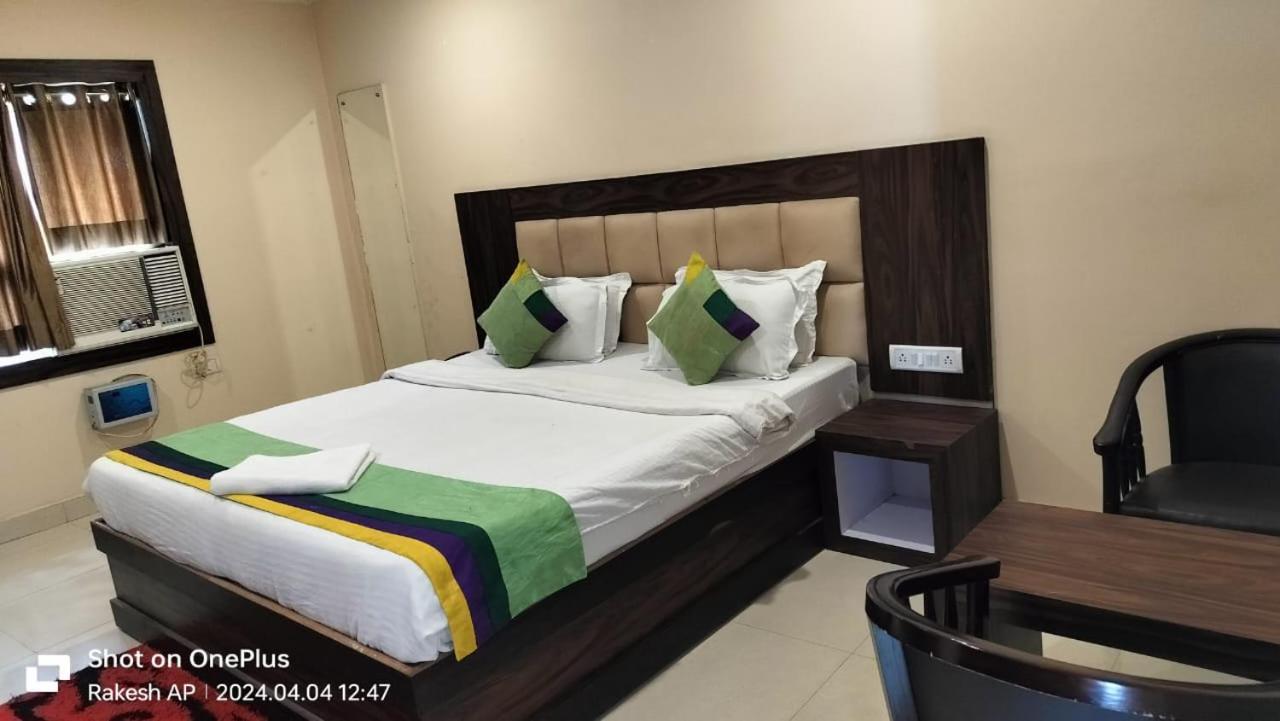 Hotel Paradise Convention Bhubaneswar Buitenkant foto